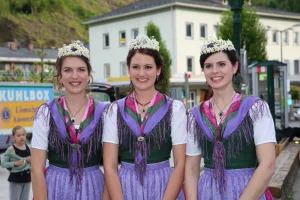 Die Hoheiten, Prinzessin ♥ Maria Benischek ♥, Königin ♥Brigitte Maier♥ und Prinzessin ♥ Lisa Streuβnig ♥ (v.l.n.r) Narzissenfest 2017