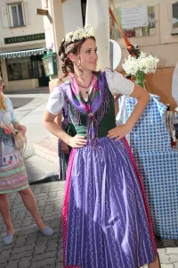 Königin Brigitte Maier beim Tanzen Narzissenfest 2017