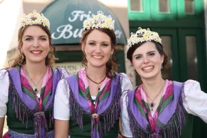 Die Hoheiten, Prinzessin ♥ Maria Benischek ♥, Königin ♥Brigitte Maier♥ und Prinzessin ♥ Lisa Streuβnig ♥ (v.l.n.r) Narzissenfest 2017