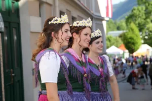 Die Hoheiten, Prinzessin ♥ Maria Benischek ♥, Königin ♥Brigitte Maier♥ und Prinzessin ♥ Lisa Streuβnig ♥ (v.l.n.r) Narzissenfest 2017