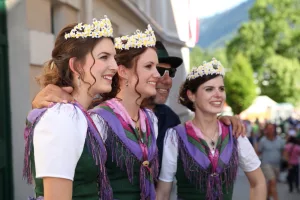 Die Hoheiten, Prinzessin ♥ Maria Benischek ♥, Königin ♥Brigitte Maier♥ und Prinzessin ♥ Lisa Streuβnig ♥ (v.l.n.r) Narzissenfest 2017