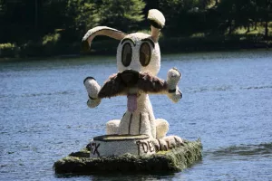 Narzissenfest 2017. Korso auf dem Grundlsee. Idefix Figur