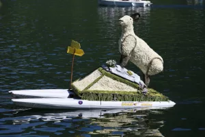 Narzissenfest 2017. Korso auf dem Grundlsee. Gämse Figur